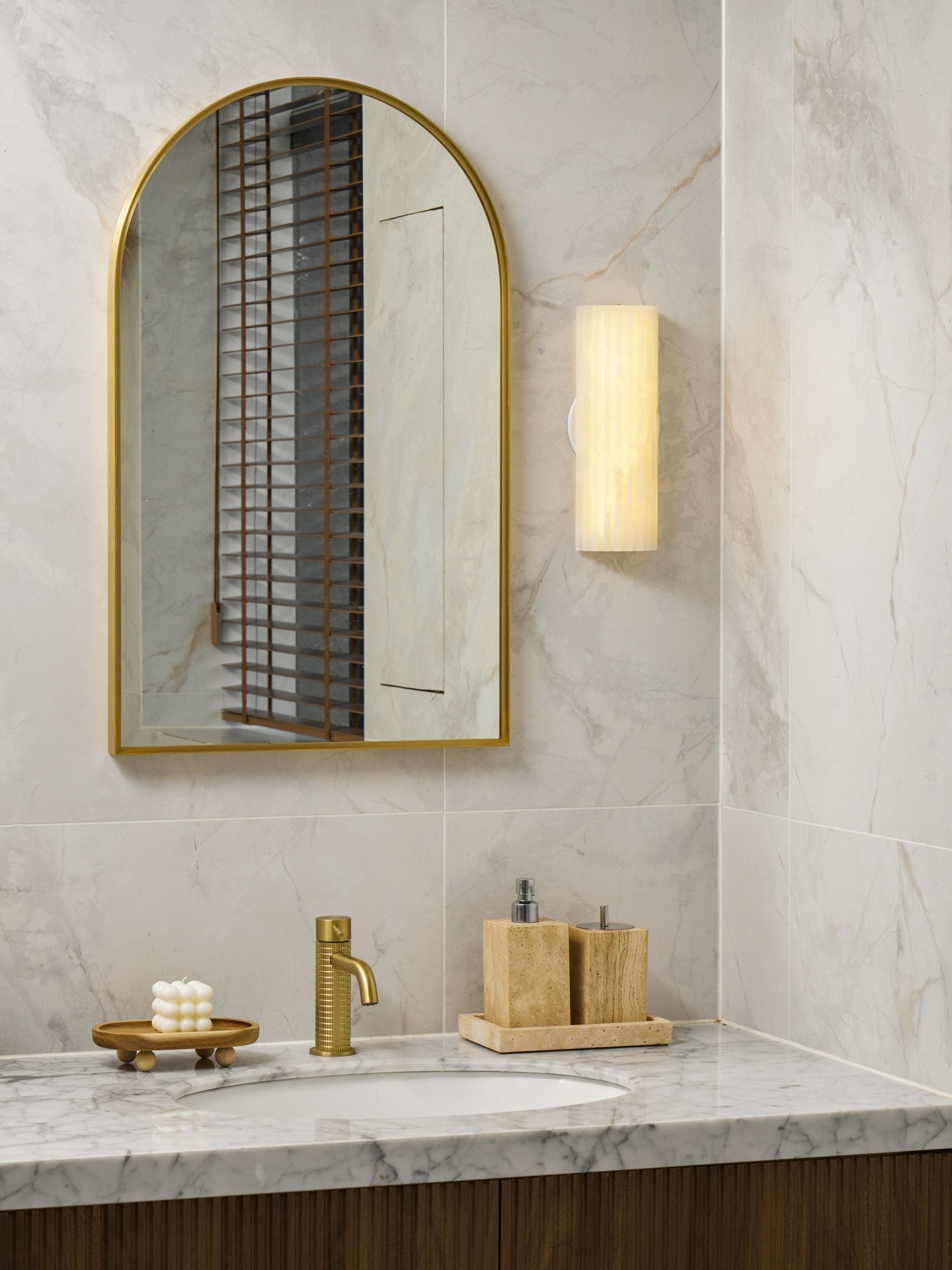 Orcarion Alabaster Wall Lamp - product image 6