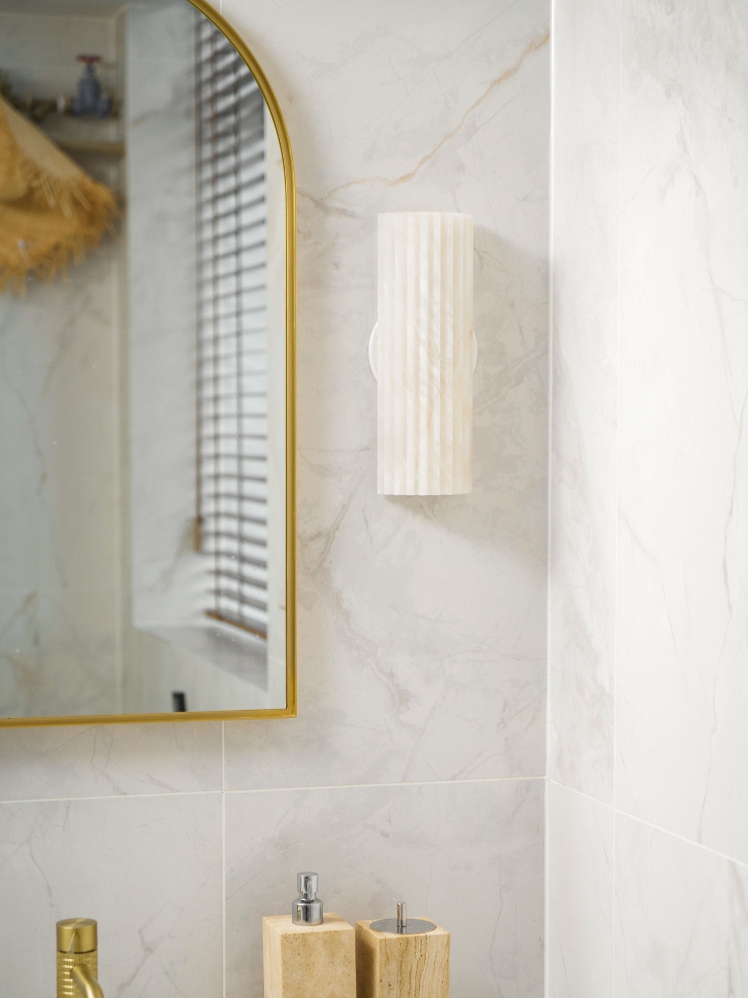 Orcarion Alabaster Wall Lamp - product image 23
