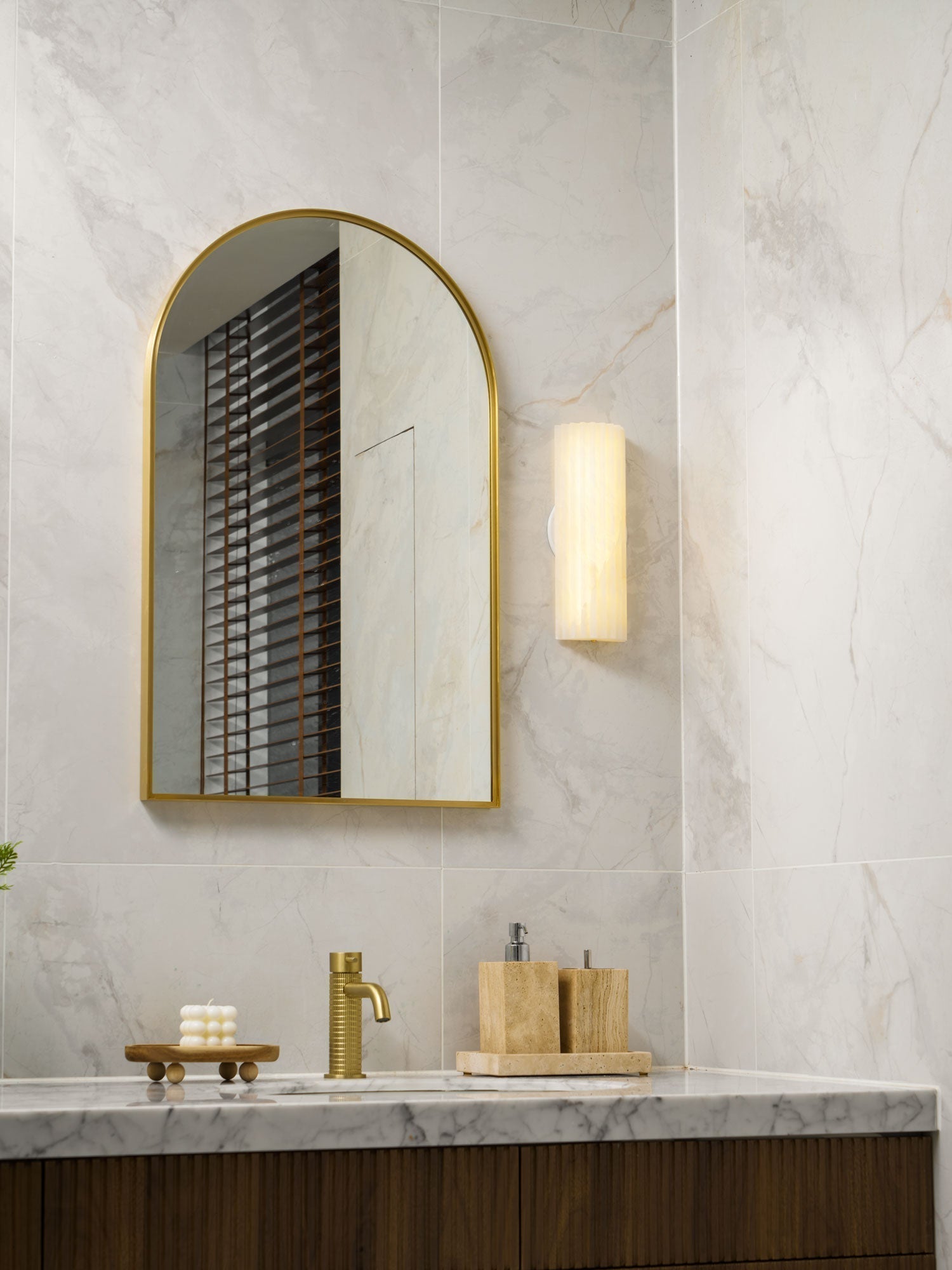 Orcarion Alabaster Wall Lamp - product image 5
